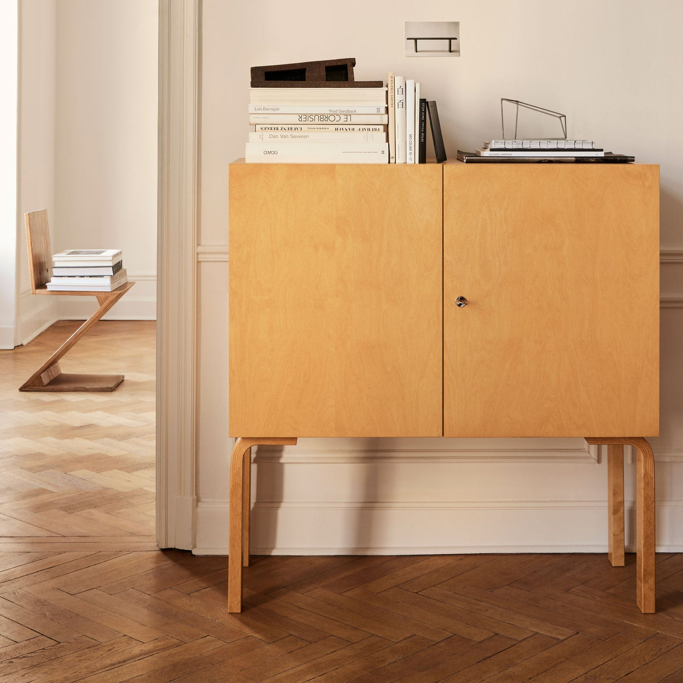 Cabinet 250 – Storage & Organisation – Artek