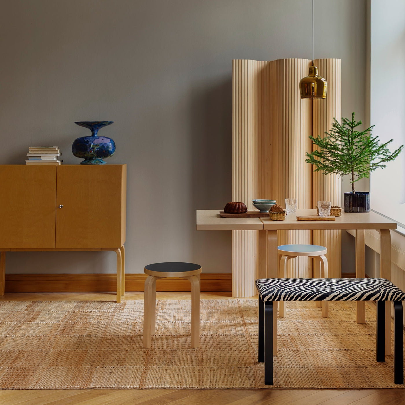 Cabinet 250 – Storage & Organisation – Artek