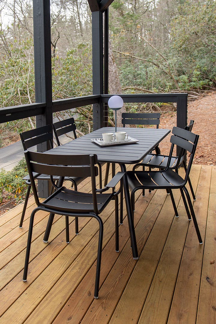 Table Luxembourg 143 x 80 cm — ambiance