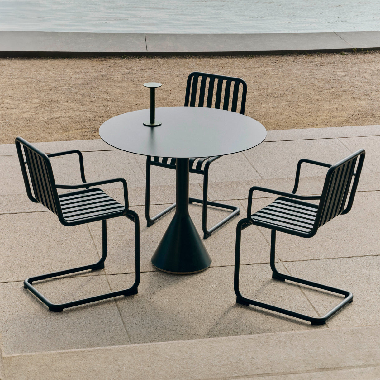 Chaise Palissade Cantilever - ambiance
