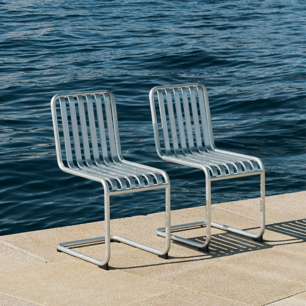 Chaise Palissade Cantilever - ambiance