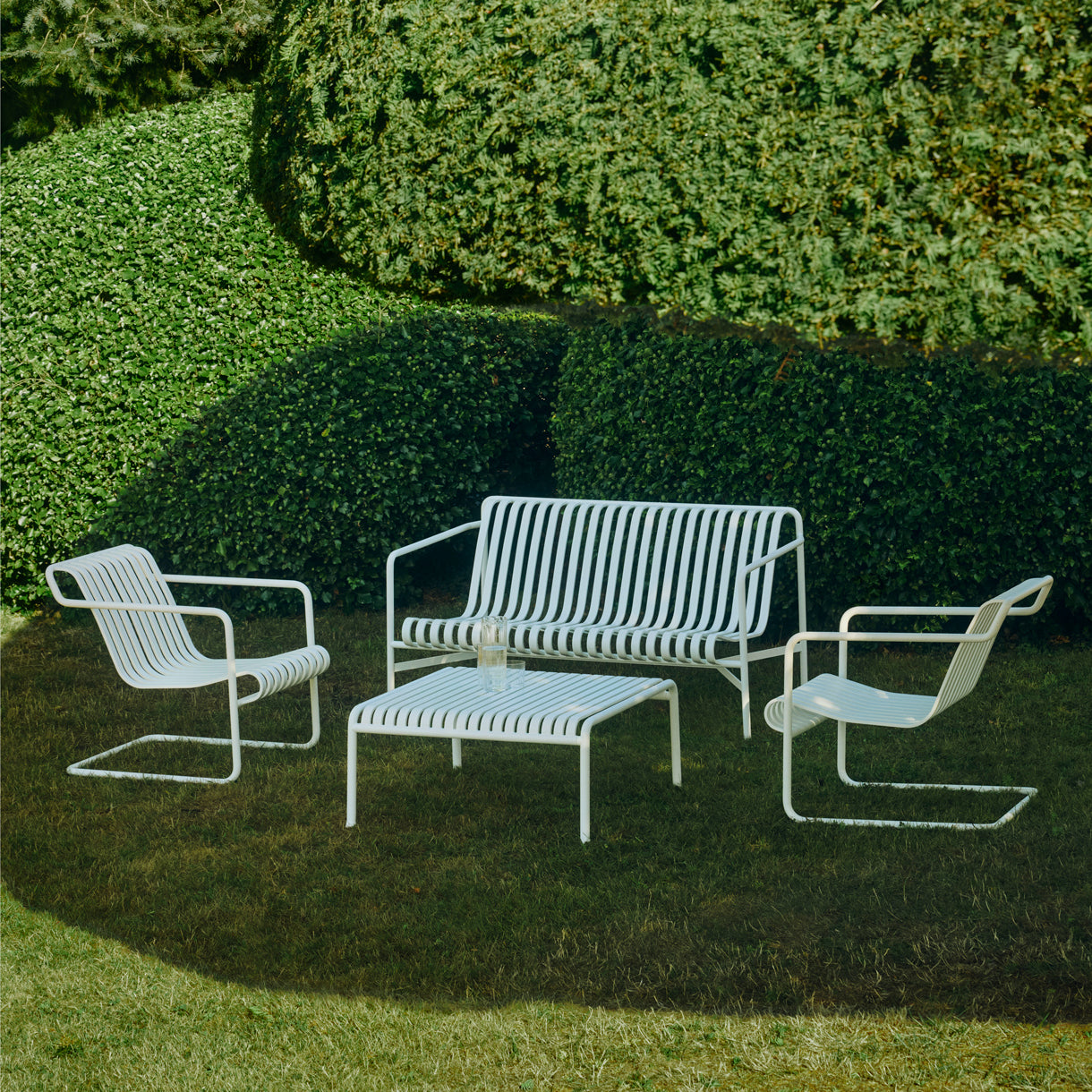 Fauteuil Palissade Cantilever Low — ambiance