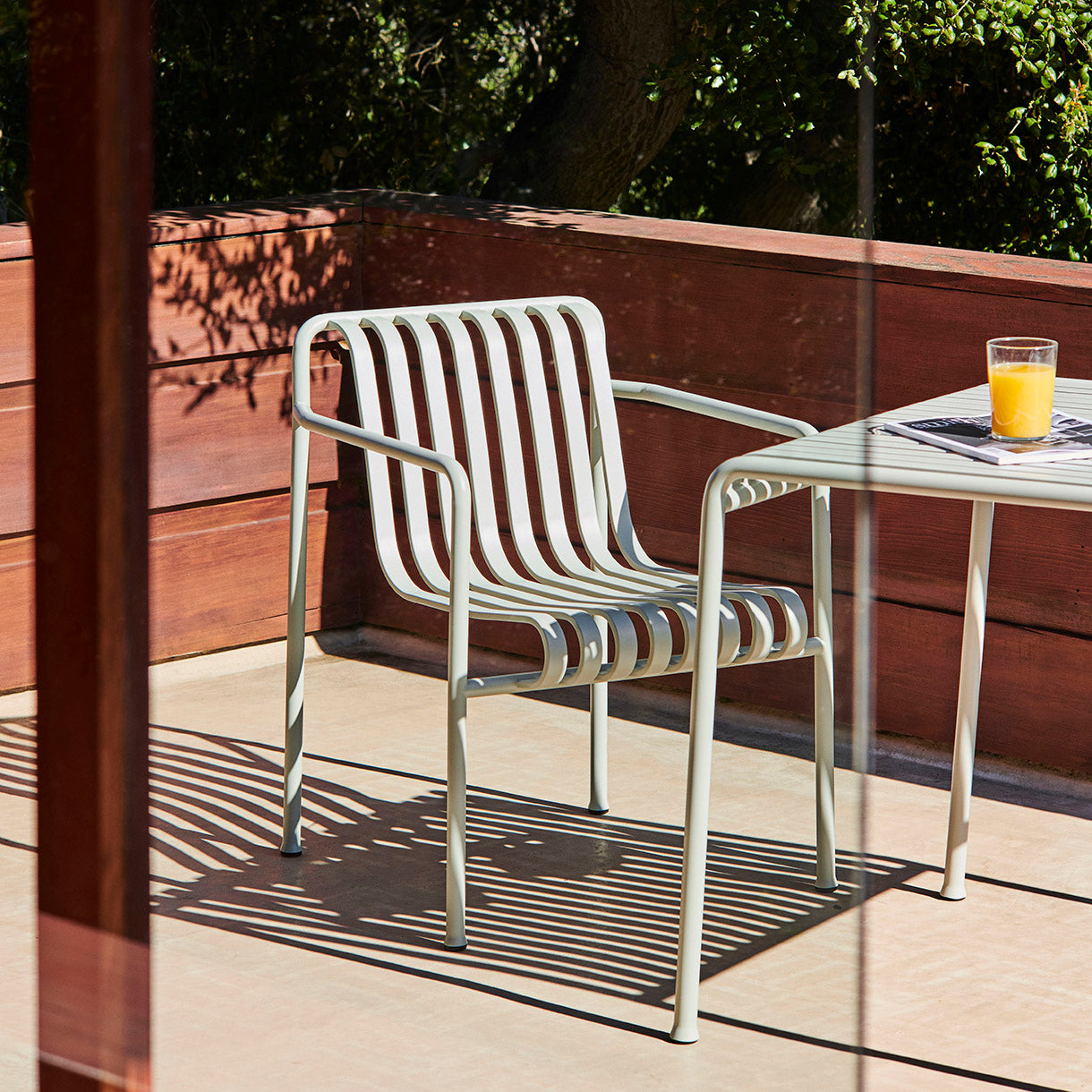 Chaise Palissade Dining — ambiance
